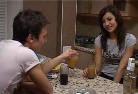 Напоил первокурсницу водкой с соком и дал под хвост как и ожидалось