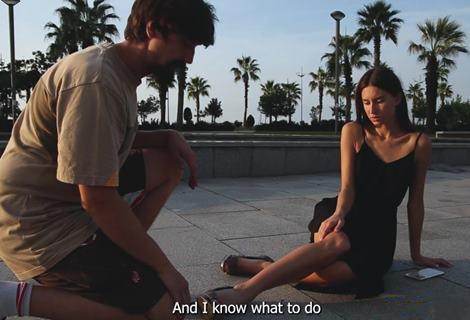 Принес незнакомку с ушибом на ноге домой и взялся лечить куннилингусом её боль